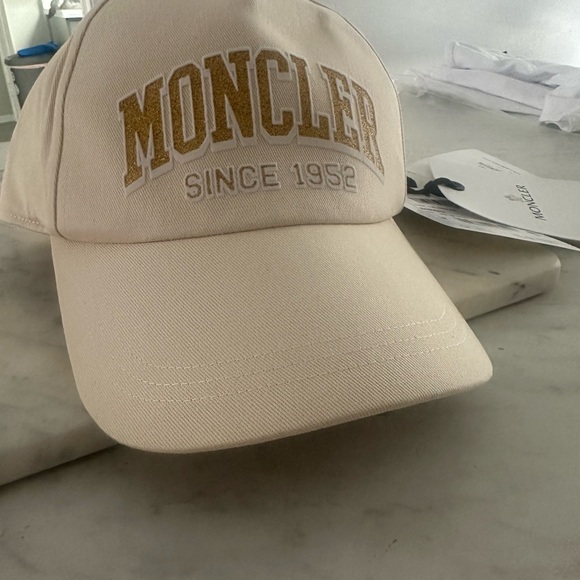 Moncler ivory hat - Picture 2 of 5
